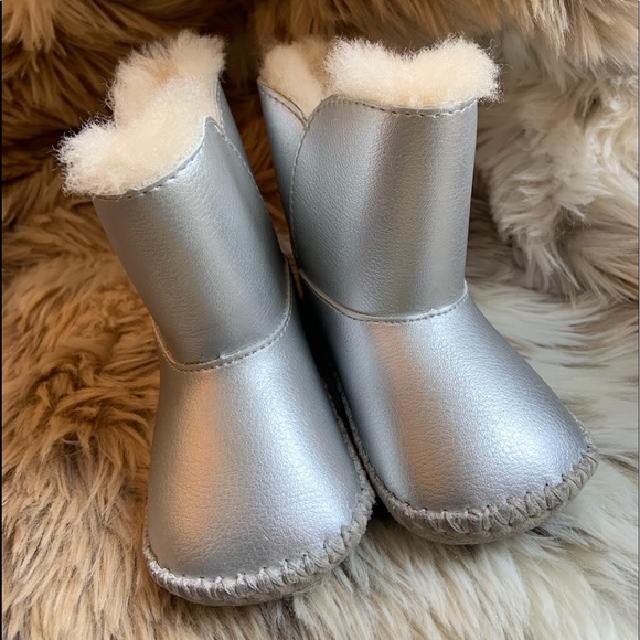 Baby Ugg soft and comfy sheep skin on the inside. - Picture 1 of 6